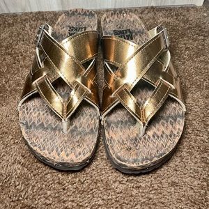 Muk Luks Women’s Shayna Sandal